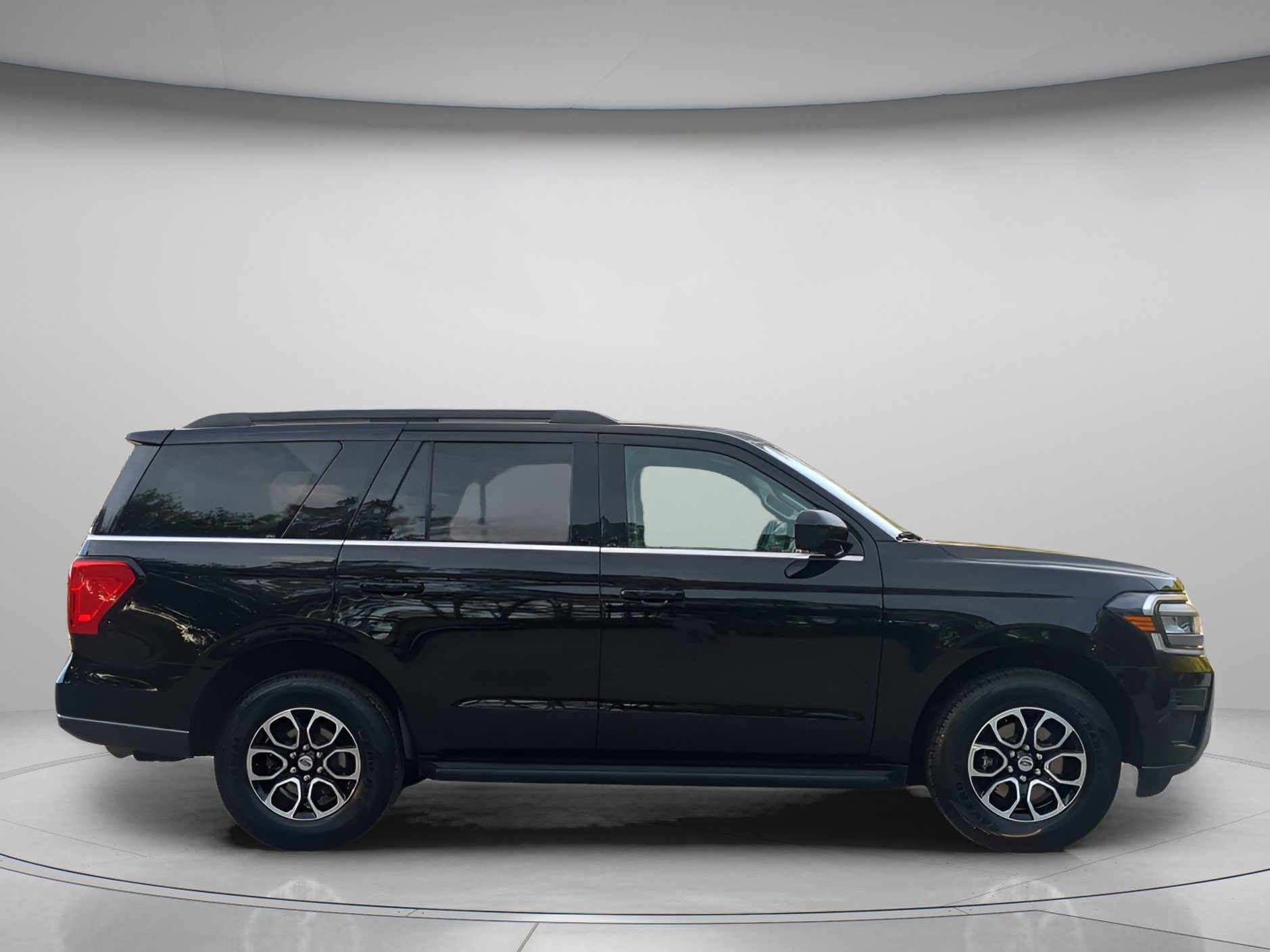 Certified 2024 Ford Expedition XLT RWD image 39