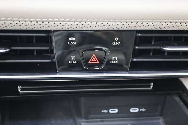 Used 2024 Volkswagen Atlas SE AWD/4WD image 11