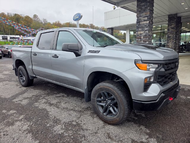 Used 2024 Chevrolet Silverado 1500 Custom Trail Boss w/ LPO, Dark Essentials Package AWD/4WD image 2