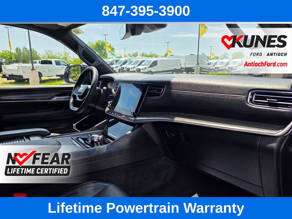 Used 2024 Jeep Wagoneer L Series II w/ Flexible Seating Group AWD/4WD image 39