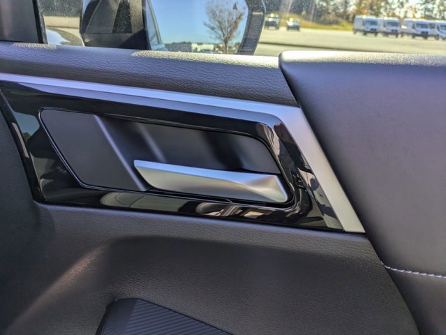 Used 2024 Mitsubishi Outlander SE Black Edition image 34