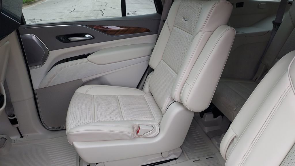 Used 2024 Cadillac Escalade Sport Platinum w/ LPO, ONYX Package AWD/4WD image 23