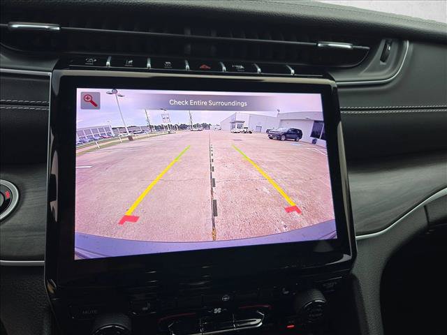 Used 2024 Jeep Grand Cherokee Limited AWD/4WD image 13
