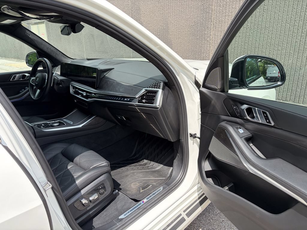 Used 2023 BMW X7 xDrive40i w/ M Sport Package AWD/4WD image 37