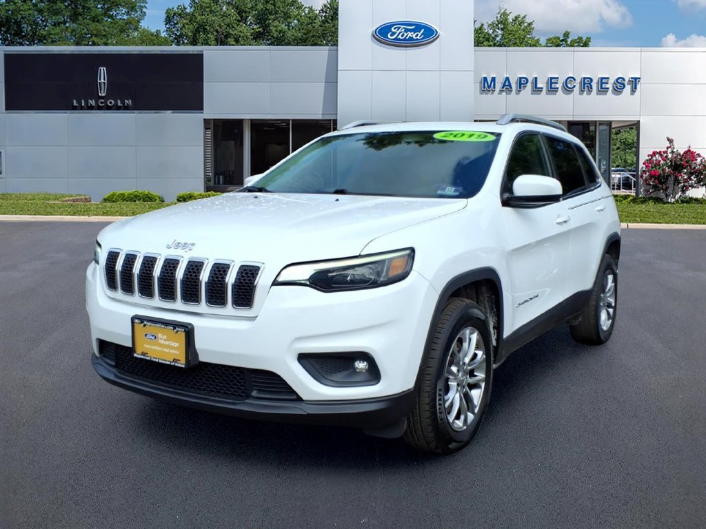 Used 2019 Jeep Cherokee Latitude Plus w/ Comfort/Convenience Group AWD/4WD image 2