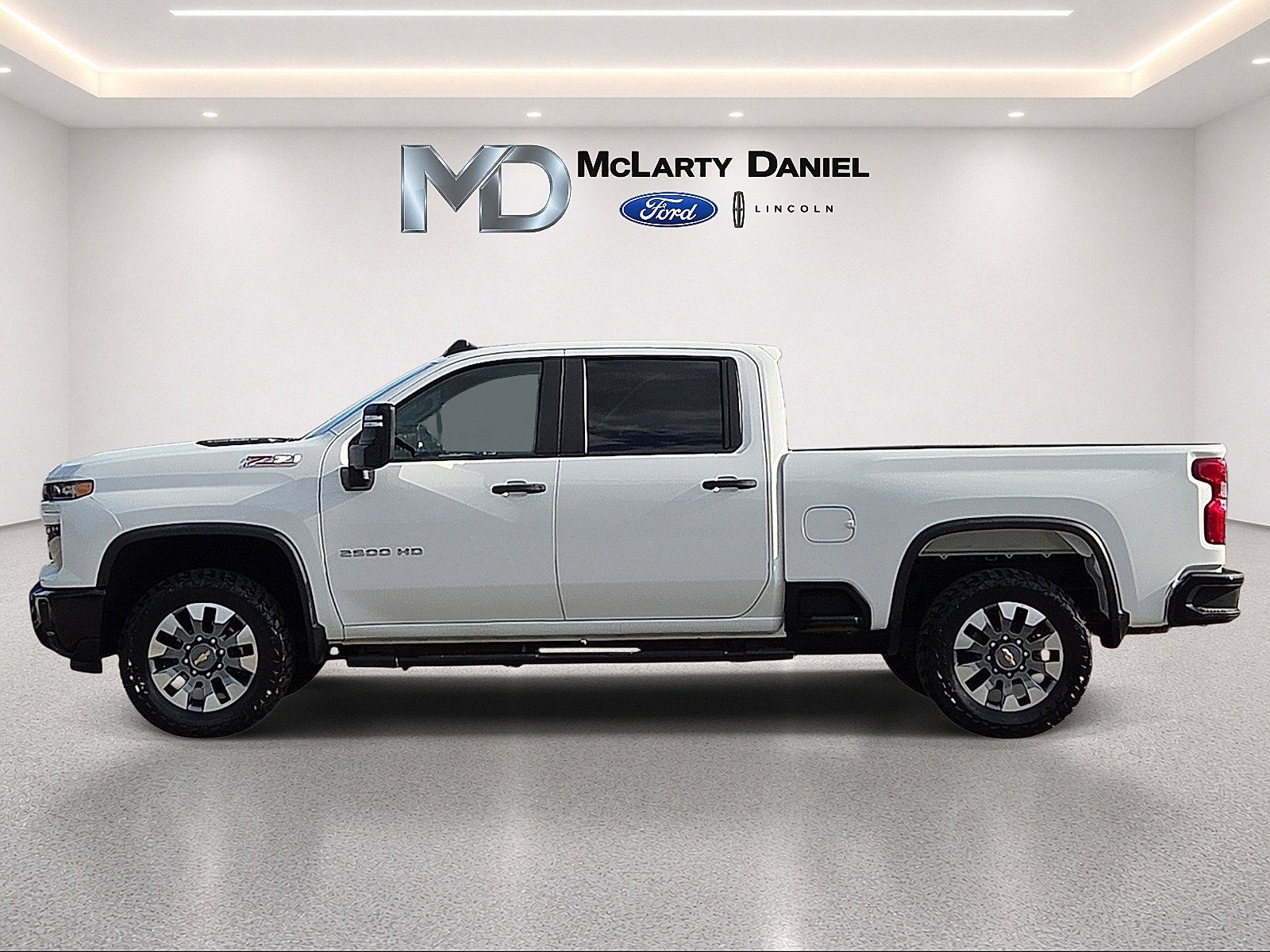 Used 2024 Chevrolet Silverado 2500 Custom w/ Custom Convenience Package AWD/4WD image 3