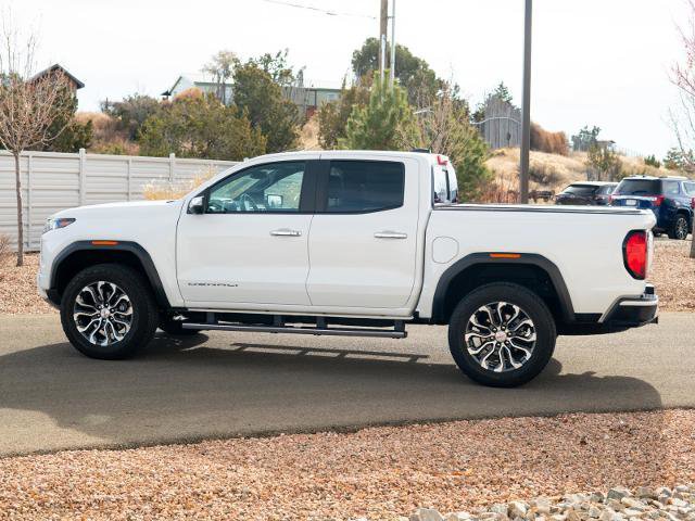Used 2023 GMC Canyon Denali image 2