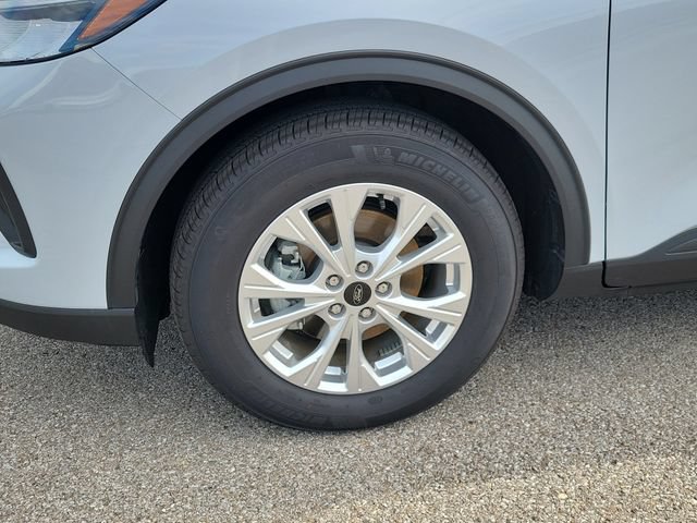 Certified 2026 Ford Escape Active w/ Cold Weather Package FWD image 9