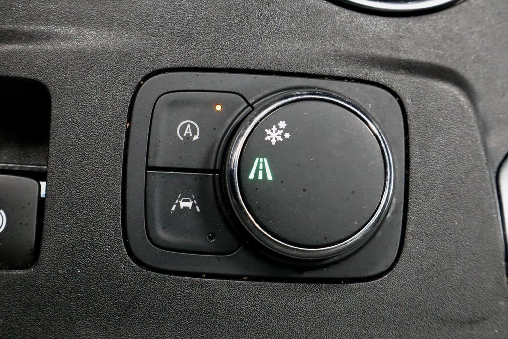 Used 2023 Chevrolet Traverse LT image 33