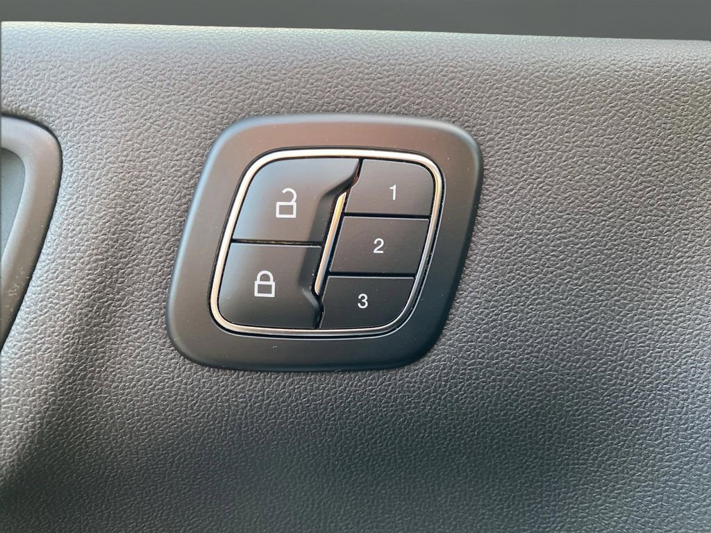 Certified 2025 Ford Escape Platinum image 12