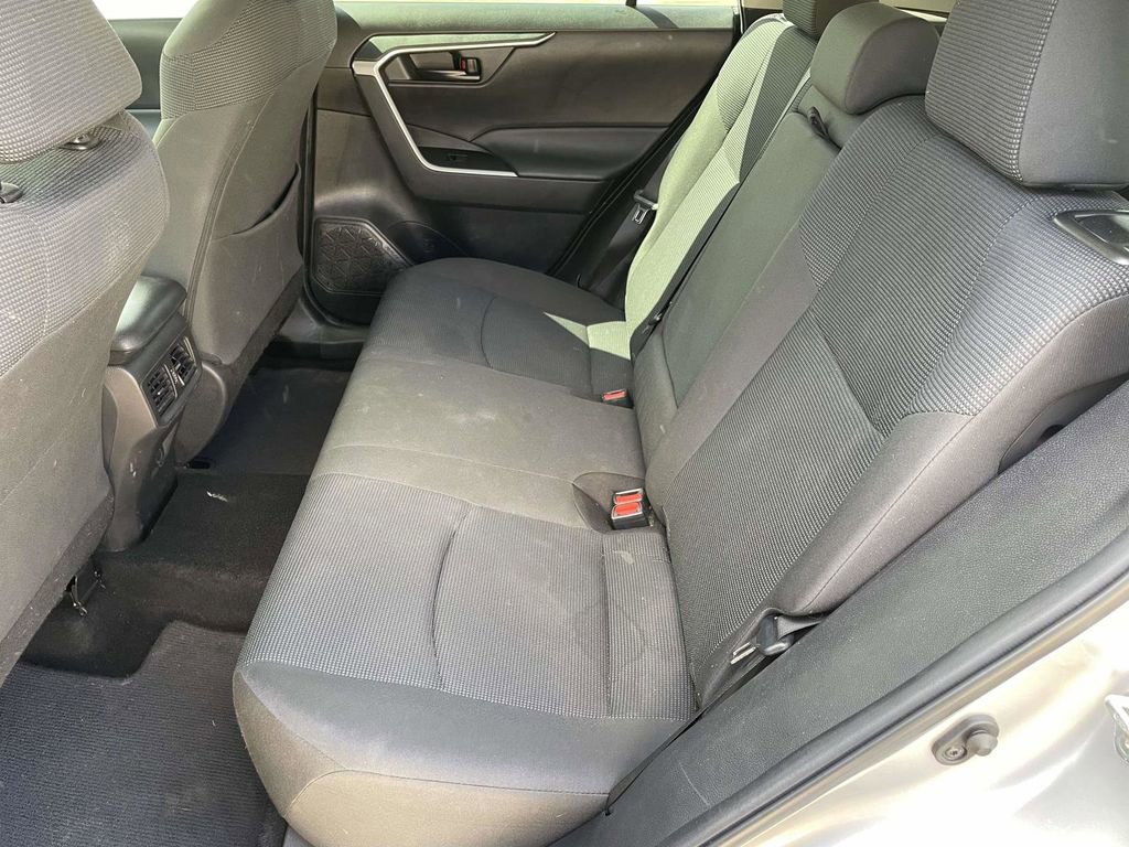 Used 2022 Toyota RAV4 LE image 12