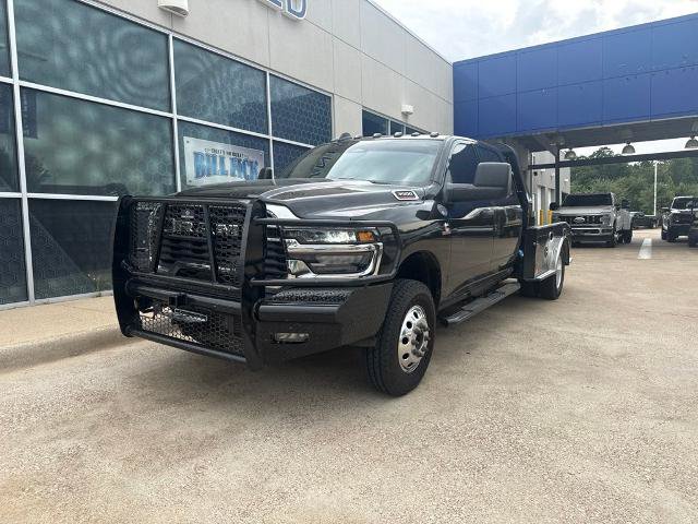 Used 2025 RAM 3500 Tradesman w/ Chrome Appearance Group AWD/4WD image 4