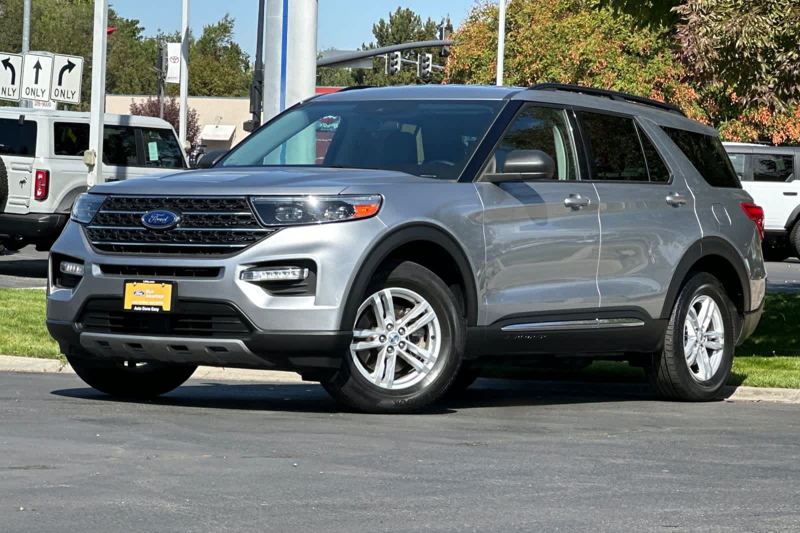 Certified 2023 Ford Explorer XLT w/ Equipment Group 202A AWD/4WD image 1