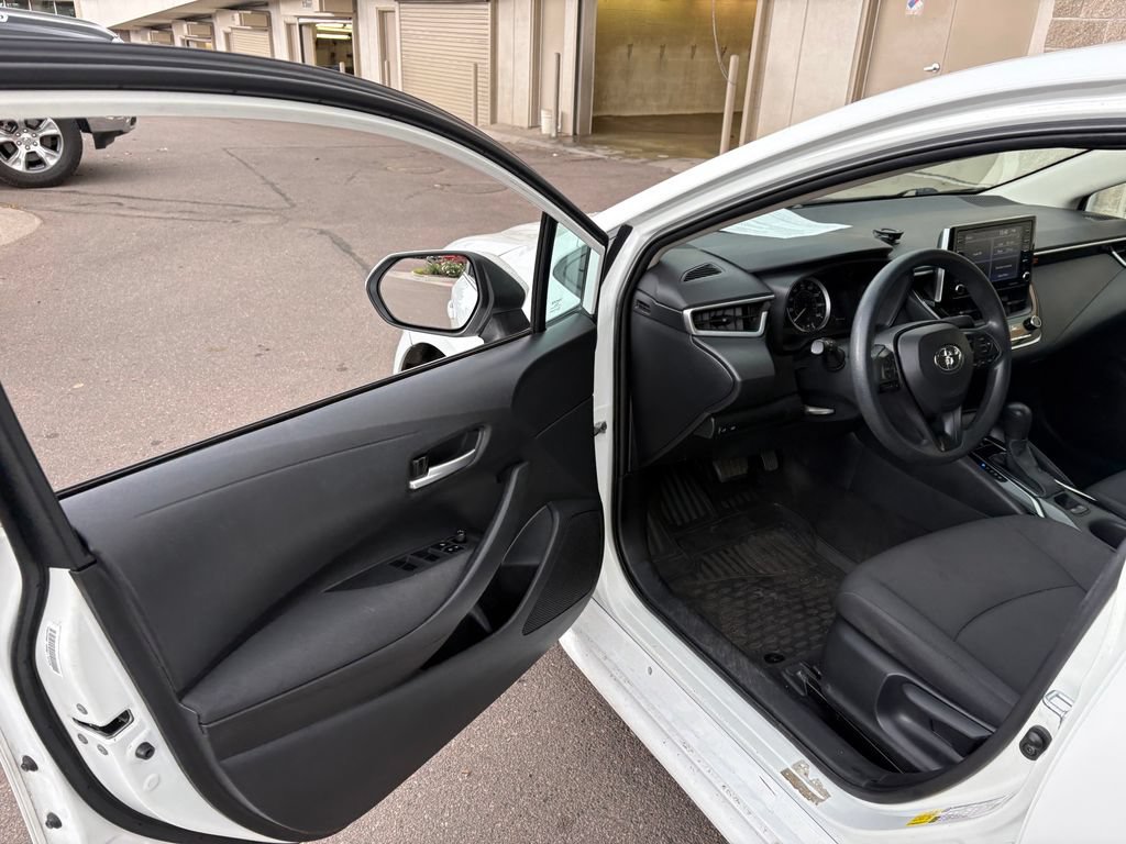 Used 2021 Toyota Corolla LE FWD image 17