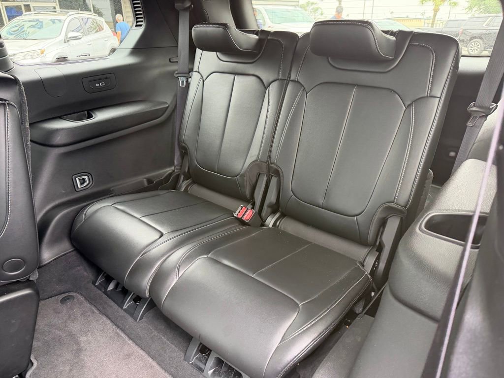 Used 2025 Jeep Grand Cherokee L Limited w/ Black Appearance Package AWD/4WD image 19