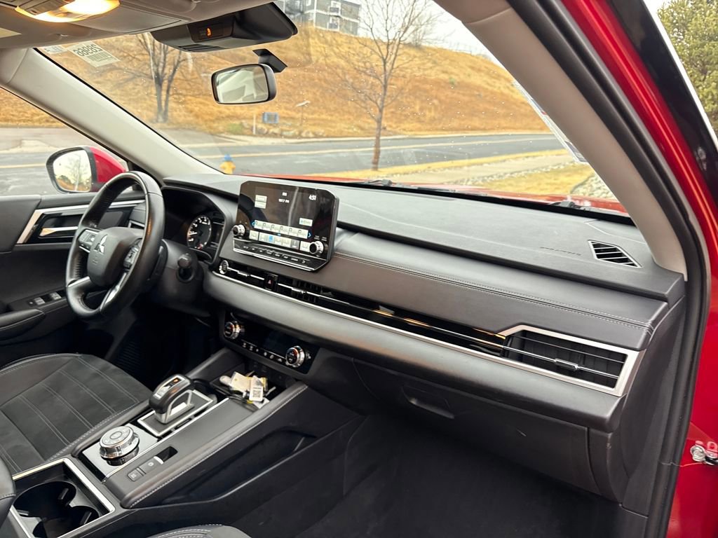 Used 2024 Mitsubishi Outlander SE image 29