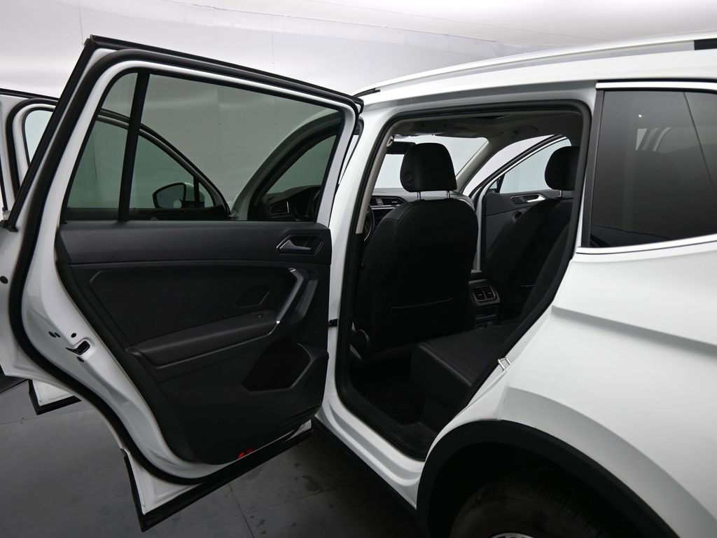 Used 2018 Volkswagen Tiguan SEL w/ 3rd Row Seat Package image 44