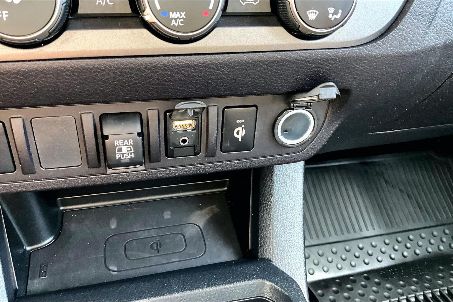 Used 2019 Toyota Tacoma TRD Off-Road AWD/4WD image 17