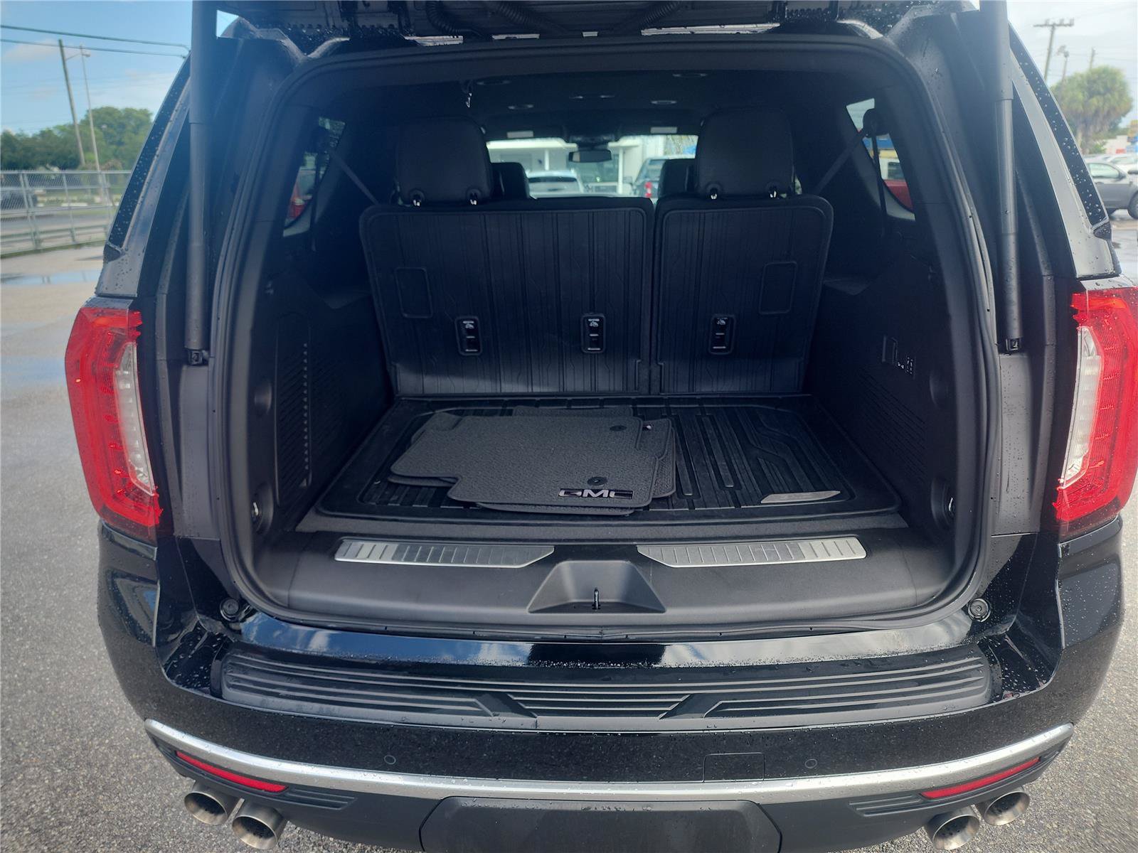 Used 2024 GMC Yukon XL Denali AWD/4WD image 24