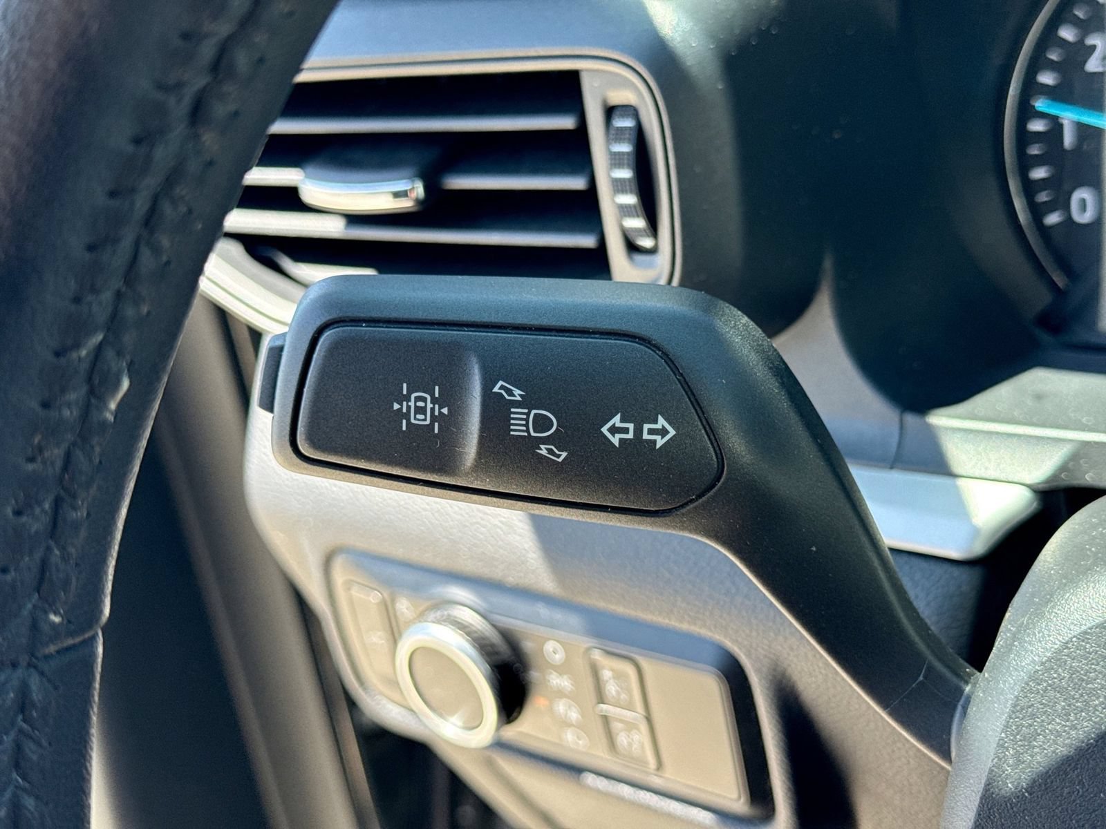 Certified 2024 Ford Explorer XLT AWD/4WD image 30