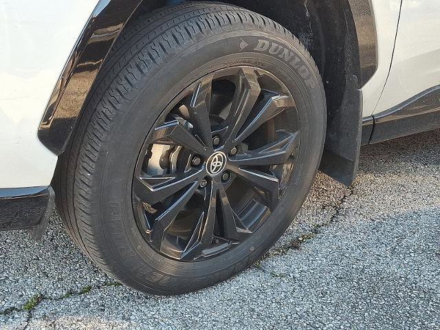 Used 2023 Toyota RAV4 SE image 4