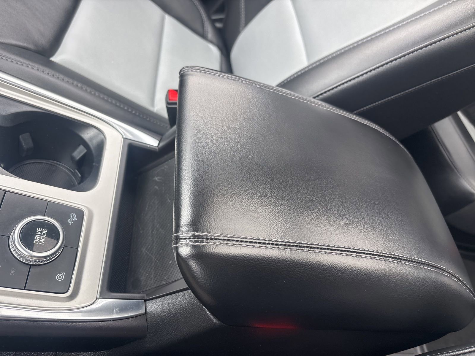 Certified 2023 Ford Explorer XLT w/ Equipment Group 202A image 30