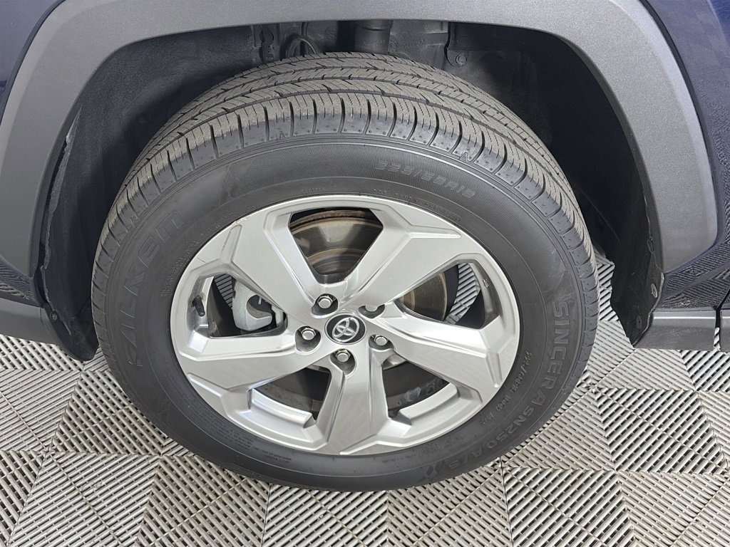 Used 2020 Toyota RAV4 Limited image 8