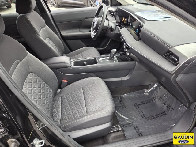 Used 2025 Nissan Kicks SV FWD image 16