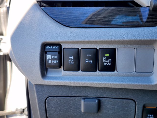 Used 2017 Toyota Sienna XLE Premium w/ Outdoor Package AWD/4WD image 25