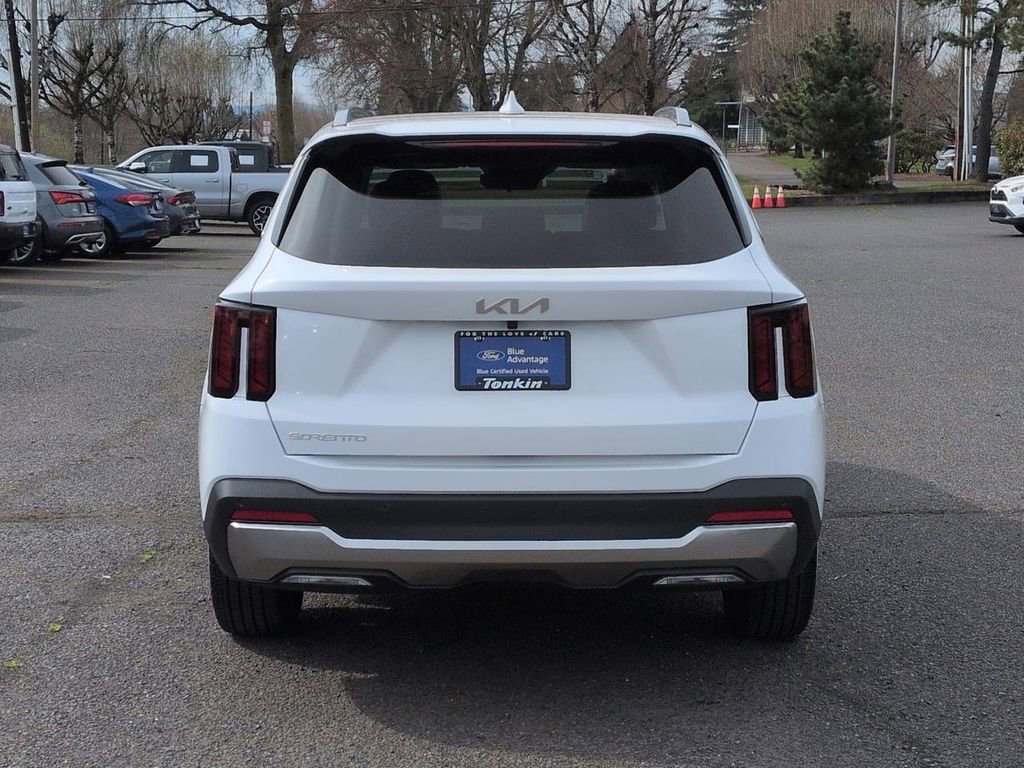 Used 2025 Kia Sorento S w/ Panoramic Sunroof Package image 4
