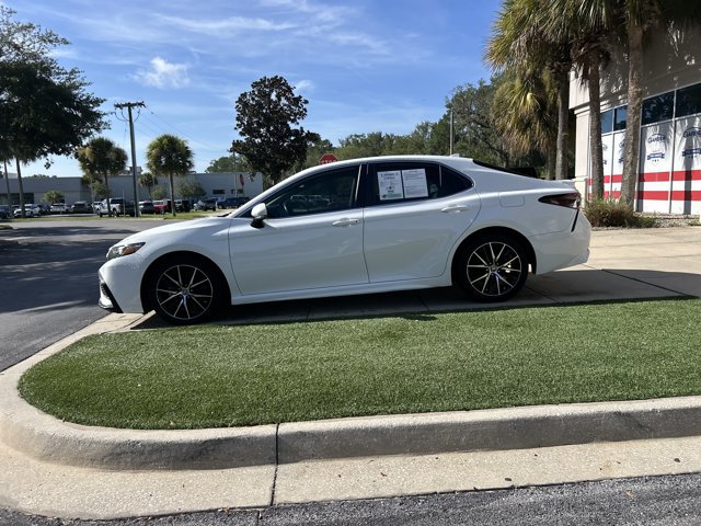Used 2021 Toyota Camry SE w/ Convenience Package FWD image 10