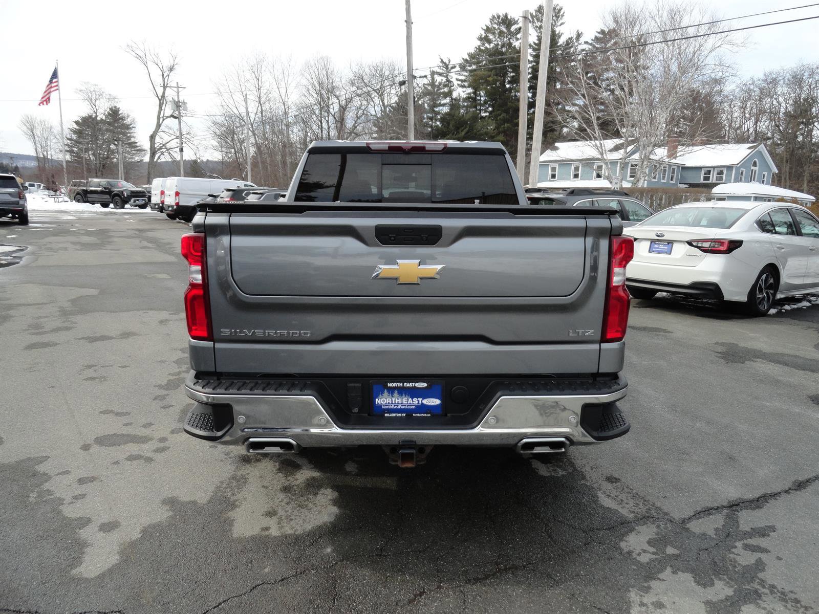 Used 2022 Chevrolet Silverado 1500 LTZ w/ LTZ Premium Package image 4