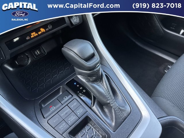 Used 2025 Toyota RAV4 LE AWD/4WD image 30