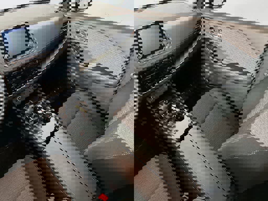 Used 2022 Nissan Rogue SV image 11