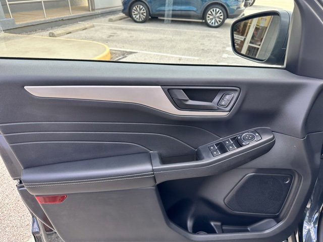 Certified 2022 Ford Escape SE w/ Cold Weather Package image 35