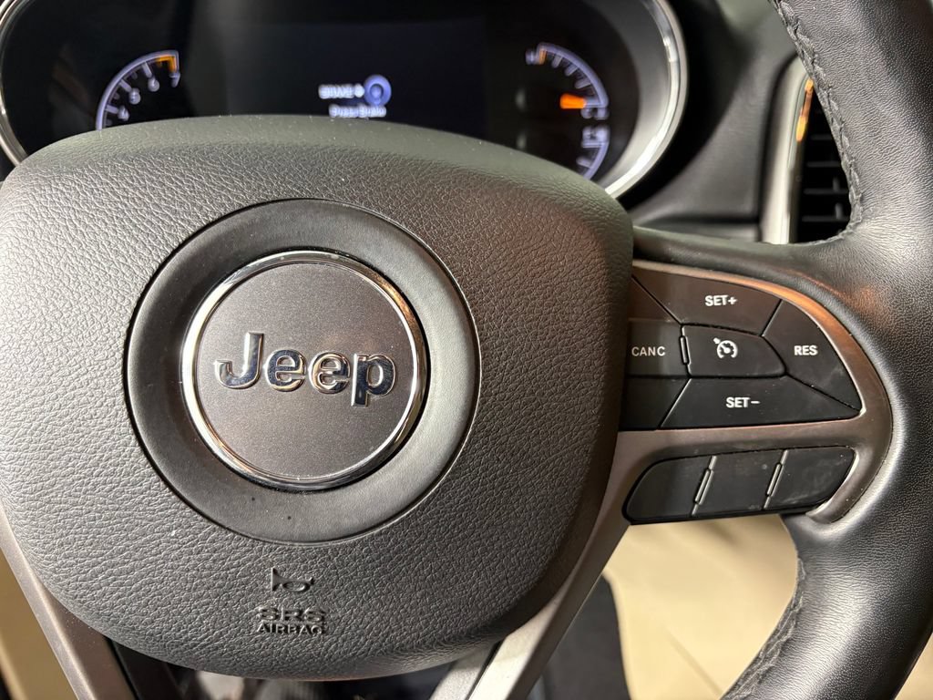 Used 2019 Jeep Grand Cherokee Laredo AWD/4WD image 23