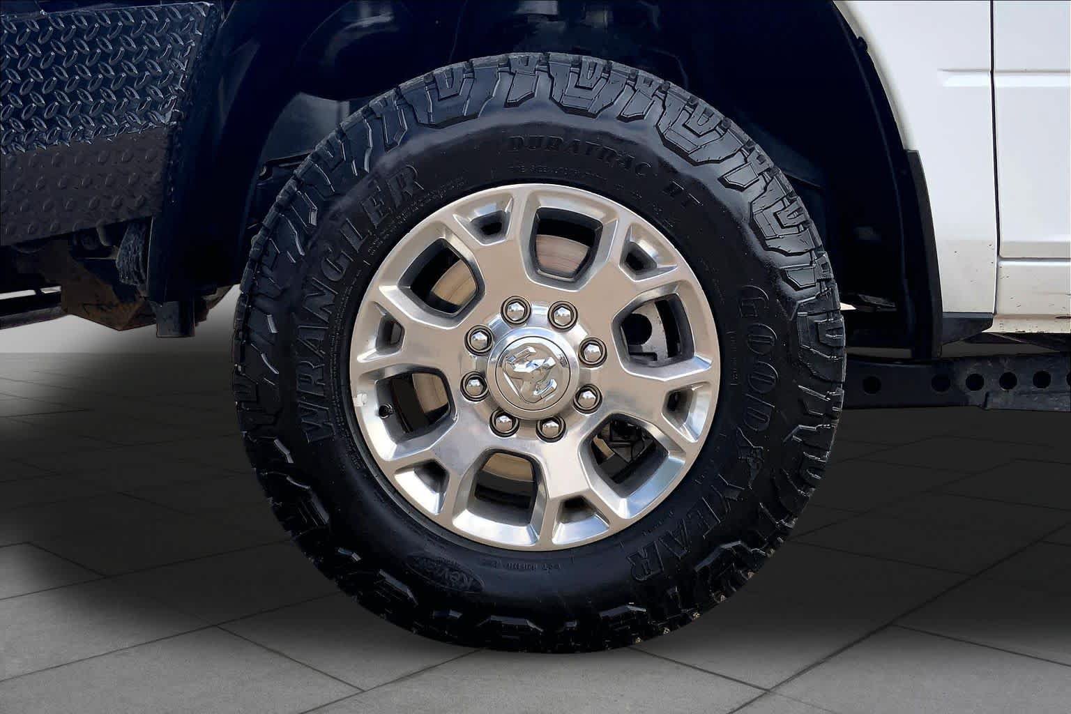 Used 2024 RAM 2500 Laramie w/ Safety Group AWD/4WD image 11
