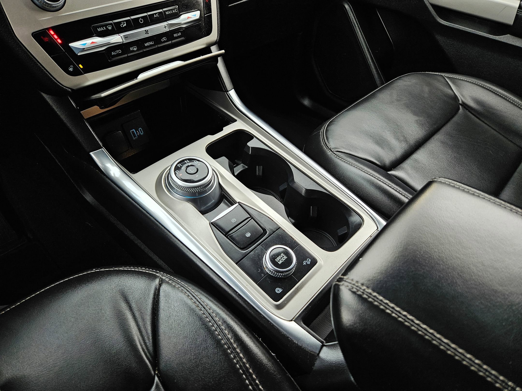 Certified 2022 Ford Explorer XLT w/ Equipment Group 202A image 13