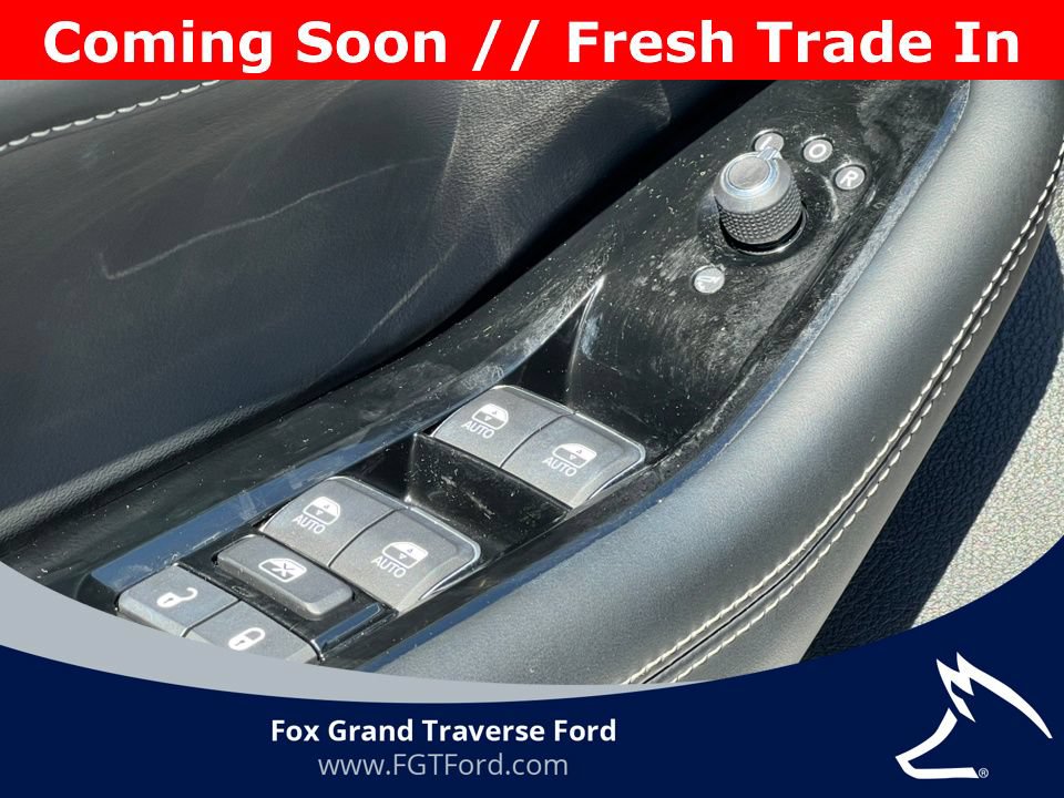 Used 2023 Jeep Grand Cherokee Overland w/ Luxury Tech Group IV AWD/4WD image 15