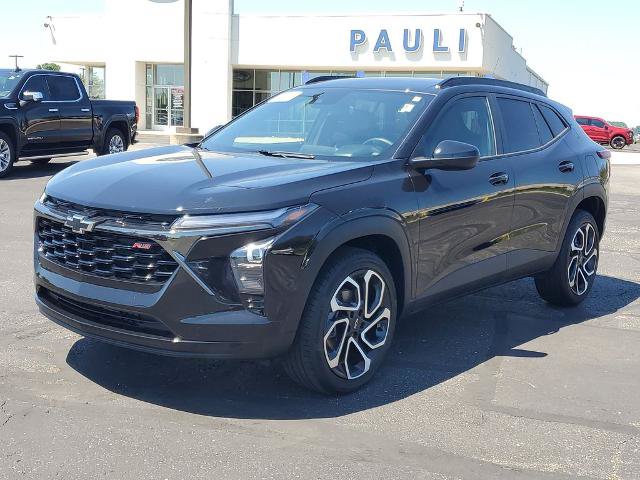 Used 2025 Chevrolet Trax RS FWD image 2