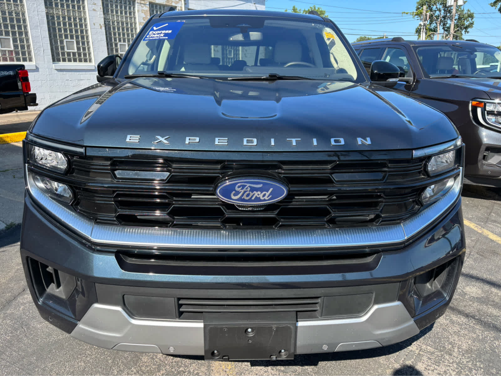 Certified 2025 Ford Expedition Platinum w/ Driver's Package AWD/4WD image 3