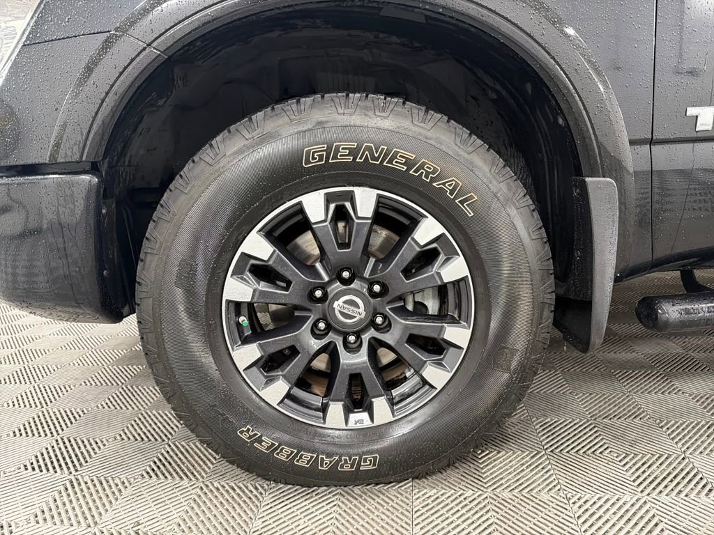 Used 2019 Nissan Titan PRO-4X w/ Pro-4x Convenience Package image 13