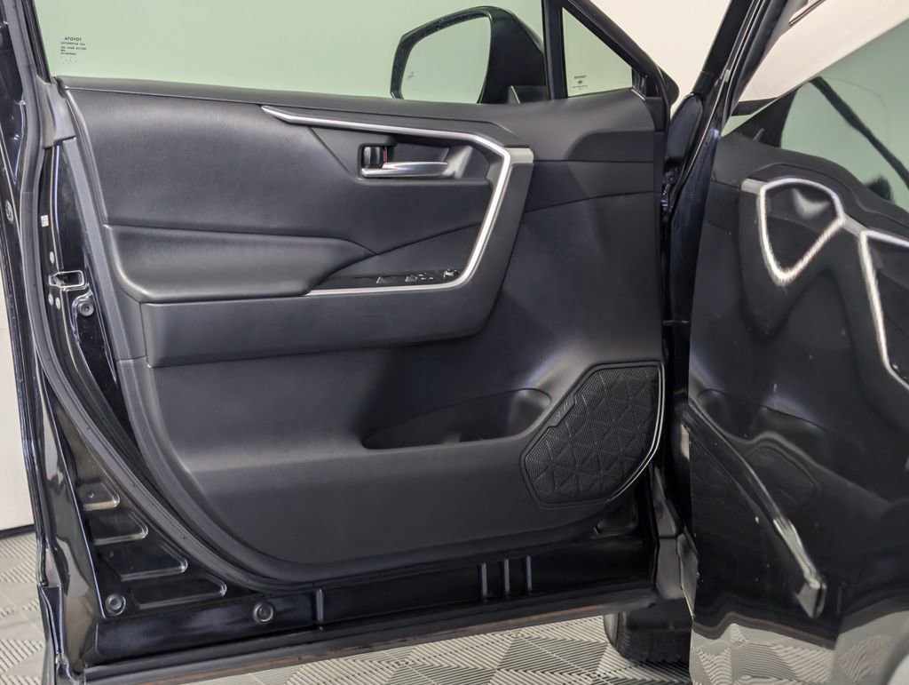 Used 2020 Toyota RAV4 XLE AWD/4WD image 22