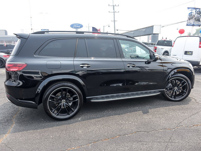 Used 2025 Mercedes-Benz GLS 580 4MATIC image 9