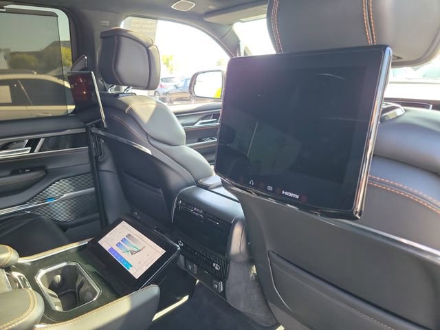 Used 2023 Jeep Grand Wagoneer Series III w/ Rear Seat Video Group 1 AWD/4WD image 25