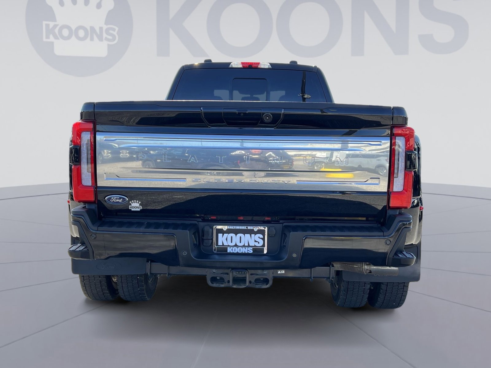 Certified 2025 Ford F450 Platinum w/ Platinum Plus Package image 3