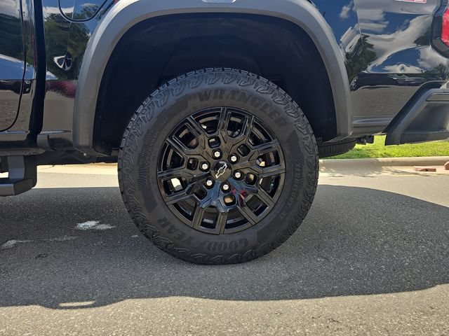 Used 2025 Chevrolet Colorado Trail Boss AWD/4WD image 29
