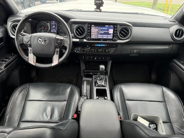 Used 2020 Toyota Tacoma TRD Sport w/ TRD Premium Sport Package AWD/4WD image 15