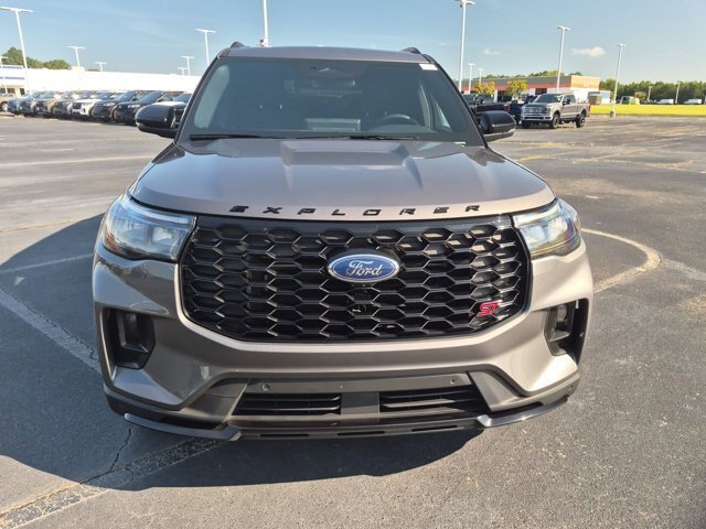 Certified 2025 Ford Explorer ST w/ Sun And Sound Package AWD/4WD image 9
