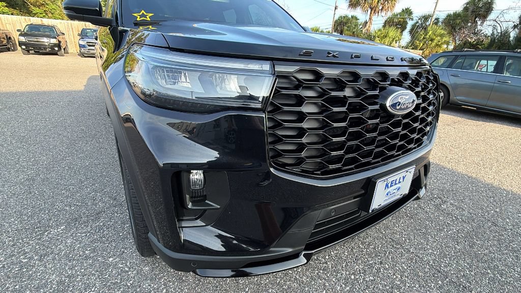Certified 2025 Ford Explorer ST-Line w/ Premium Package AWD/4WD image 9